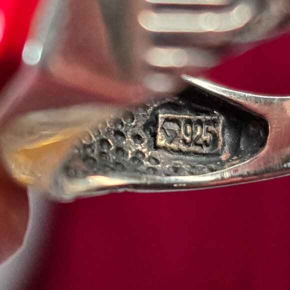 Vintage Sterling Silver Hexagon Shaped Red Cinnabar Ring Size 6 Floral Signed - Picture 2 of 7